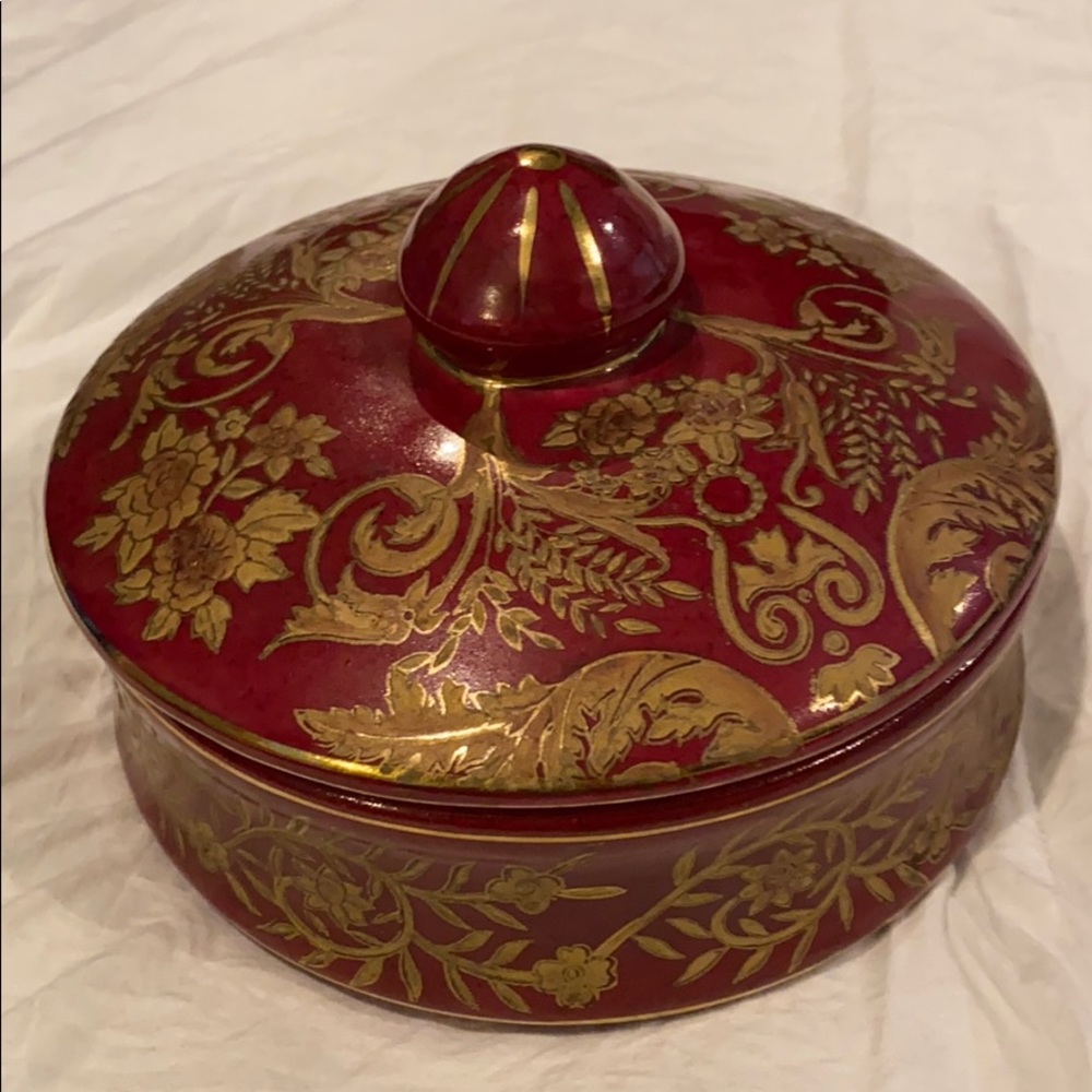 Red & Gold accent jar